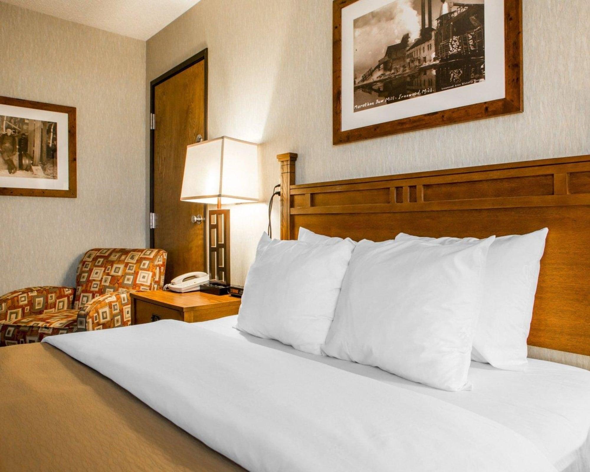 Quality Inn Ironwood Bagian luar foto