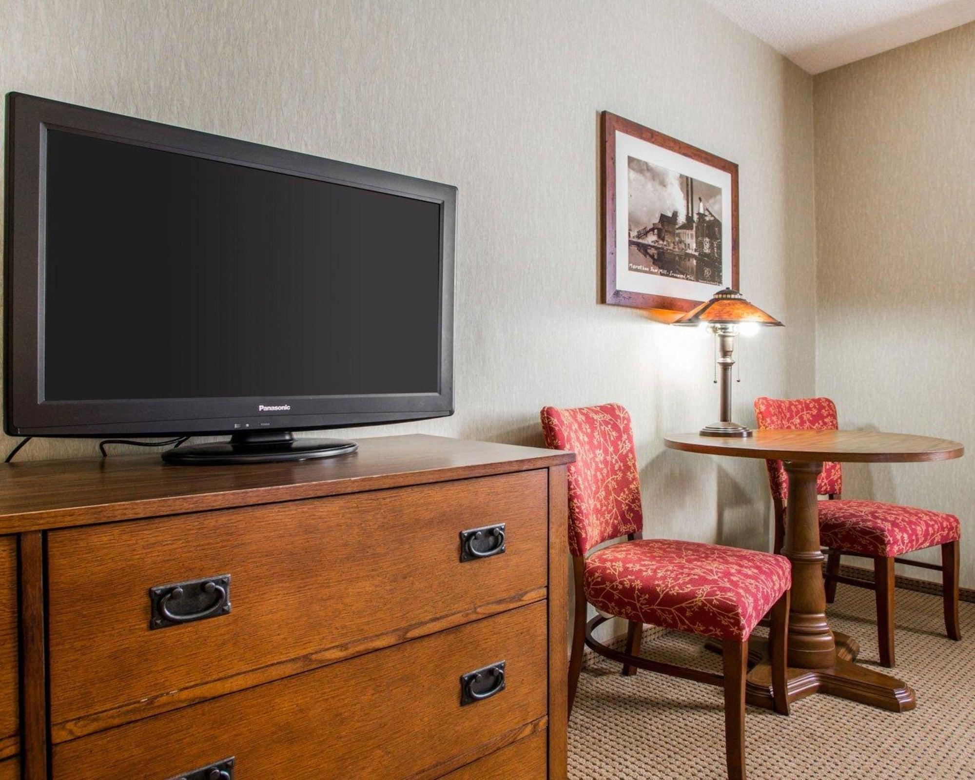 Quality Inn Ironwood Bagian luar foto