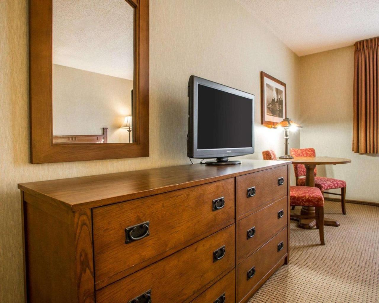 Quality Inn Ironwood Bagian luar foto